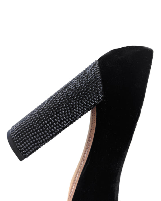 Black Velvet Fall 2010 Beauty Pump