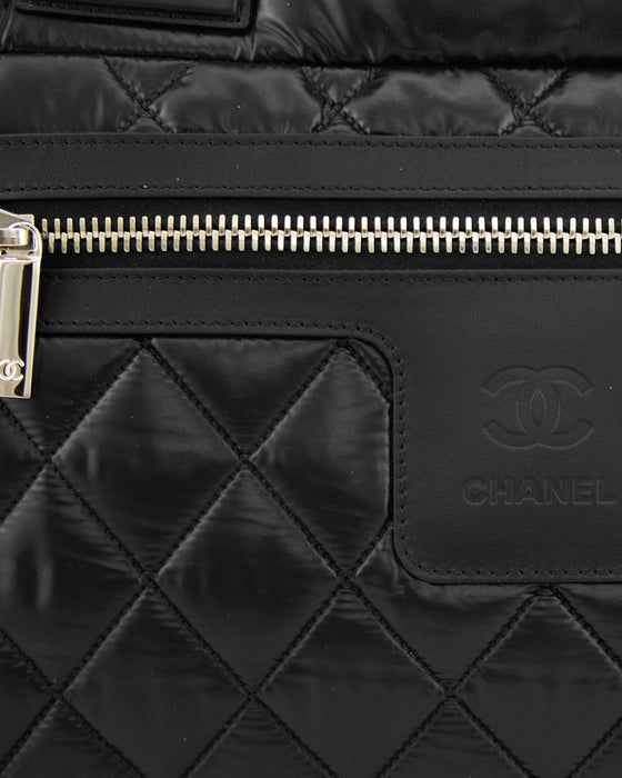 CHANEL Quilted Chain Shoulder Bag in Black – COCOON